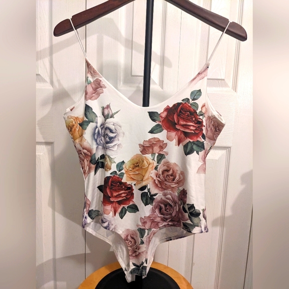 White floral bodysuit size M - Picture 1 of 6
